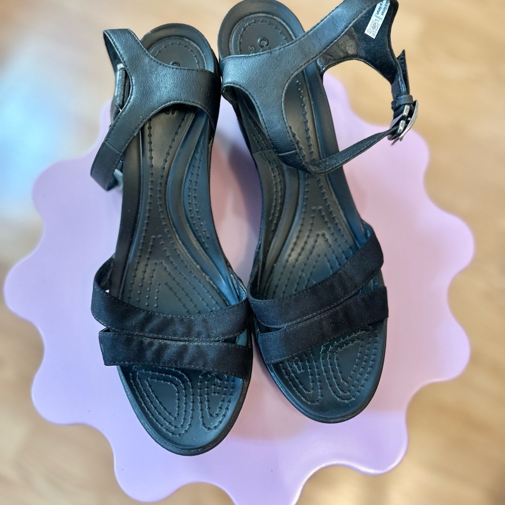 Croc Leigh double strap women’s wedge sandals